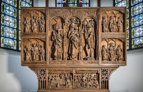 Schnitzaltar in der Jakobus Kirche - Breckerfeld - Eine Pilgerstation auf dem Jakobsweg nach Santiago de Compostella. Foto © Dietrich Hackenberg