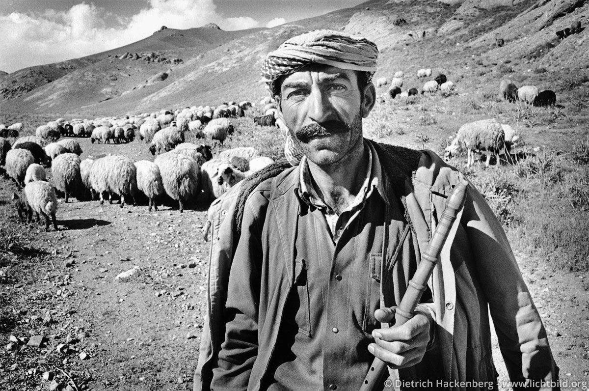 Kurdischer Hirte Provinz Hakkari, Türkei 1991 - Foto © Dietrich Hackenberg