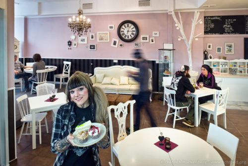 Cakes n Treats Café - Die Betreiberin des veganen Restaurants im Brückcenter Dortmund. Foto © Dietrich Hackenberg