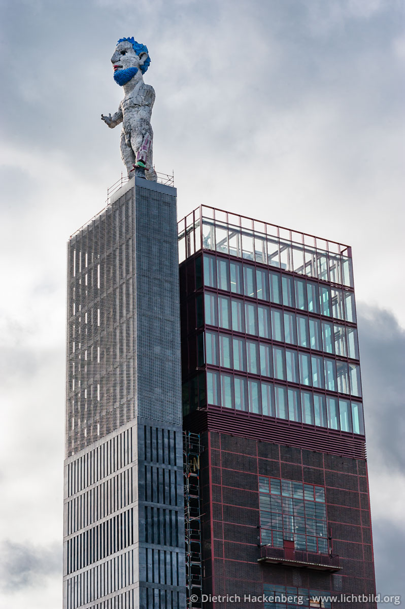 Herkules-Skulptur von Markus Lüpertz Turm der ehemaligen Gelsenkirchener Schachtanlage Nordstern - Foto © Dietrich Hackenberg