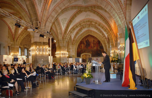 Nationale Abschlussveranstaltung des Europäischen Jahres der Chancengleichheit im Krönungssaal des Aachener Rathauses. © Dietrich Hackenberg