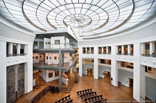 Rotunde mit Glasdach im Museum für Kunst und Kulturgeschichte - Hansastraße 3, Dortmund - Foto © Dietrich Hackenberg