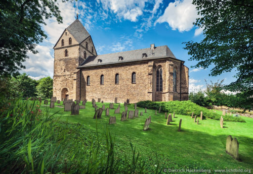 Kirche St. Peter zu Syburg - Dortmund-Syburg - Der Vorgängerbau der Pfarrkirche St. Peter zu Syburg stammt aus karolingischer Zeit. Foto © Dietrich Hackenberg