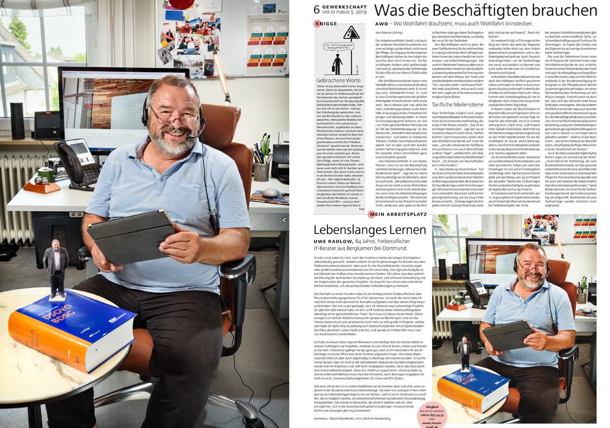 "Mein Arbeitsplatz" - IT-Berater - In ver.di public 2019 Portrait ausgeleuchtet mit Blitzanlage - Foto © Dietrich Hackenberg