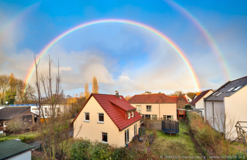 Regenbogen über Wohngebiet - Dortmund - Foto © Dietrich Hackenberg