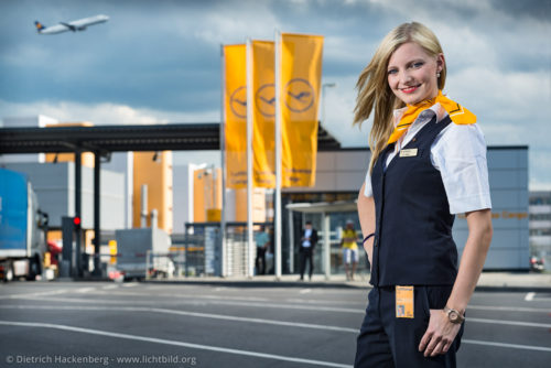 Lufthansa Cargo Mitarbeiterin - Tor 25, Flughafen - Frankfurt am Main - Foto © Dietrich Hackenberg