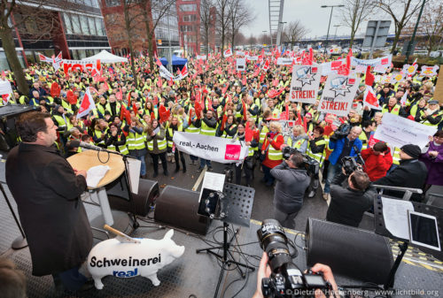 Hubertus Heil (Bundesminister für Arbeit und Soziales) - Metro-Zentrale in Düsseldorf - real-Kundgebung veranstaltet von ver.di - Foto © Dietrich Hackenberg