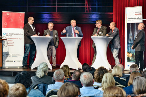 Podium - Fachveranstaltung Digitalisierung in der Pflege Wesseling - Foto © Dietrich Hackenberg