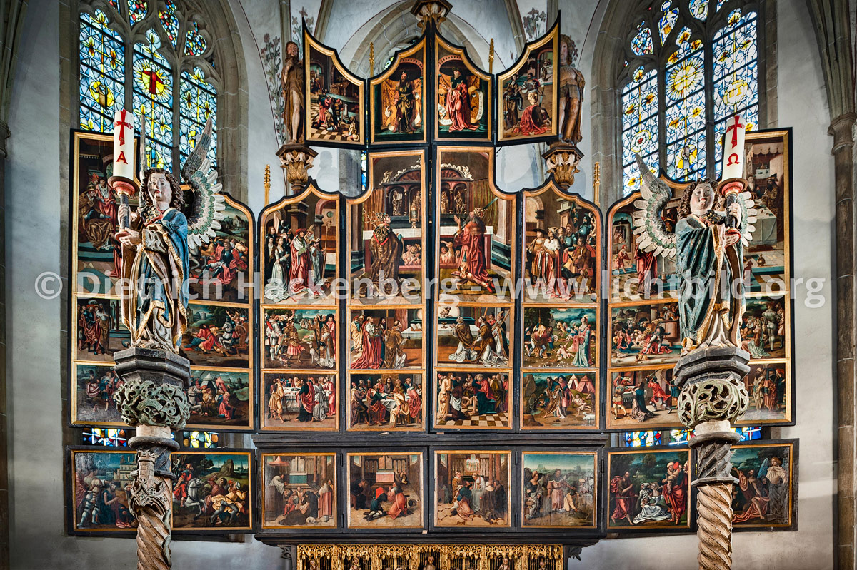 Halb geschlossener Antwerpener Retabel - St.Victor Kirche Schwerte - Foto © Dietrich Hackenberg