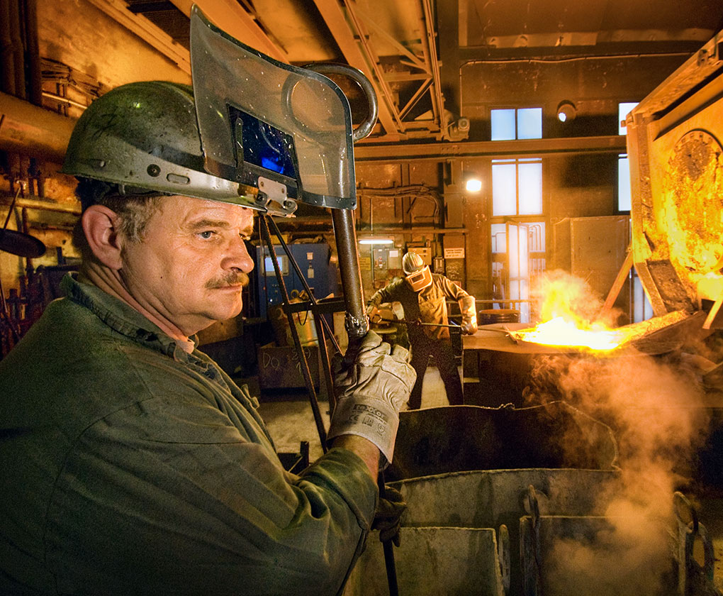 Stahlkocher - Ofenmannschaft Stahlwerk Witten. Foto © Dietrich Hackenberg