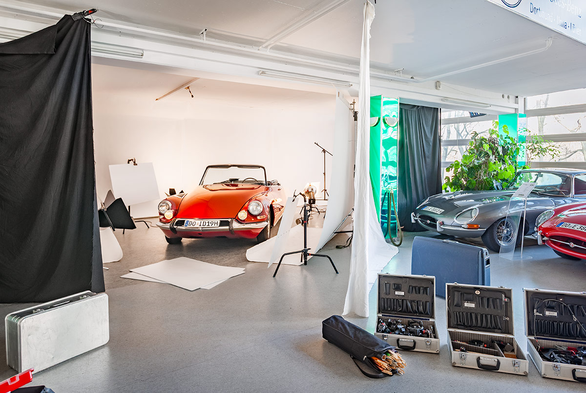 Studioaufbau Oldtimer in einem Automuseum.