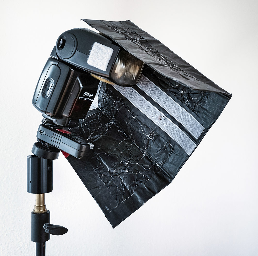 Blitzgerät mit Funkzelle und Black-Wrap-Blende