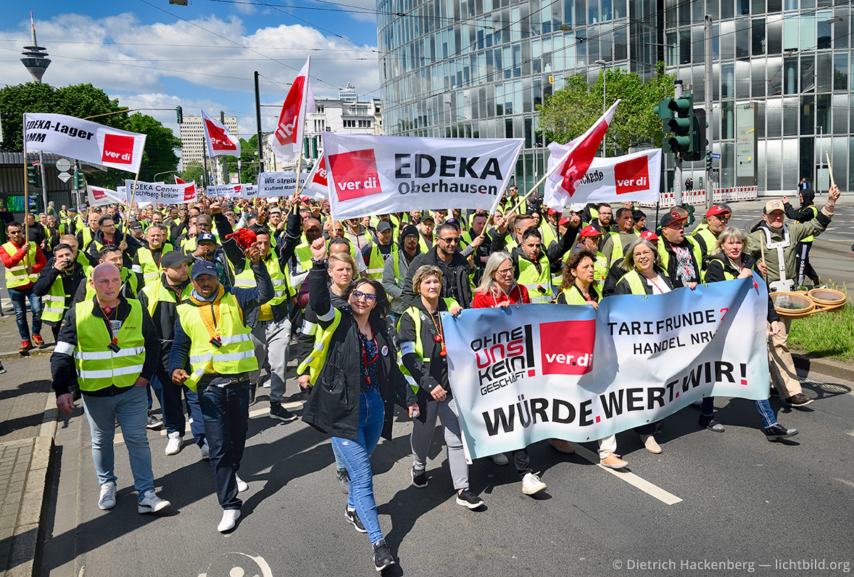 ver.di Handel NRW Streikzug Düsseldorf