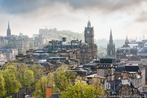Blick vom Carlton Hill auf Burg und Balmoral Hotel.. Edinburgh, Schottland