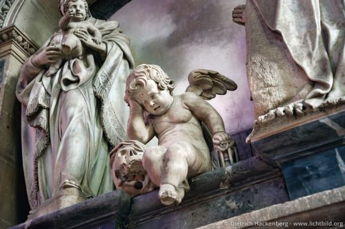 Der weinende Engel, vor Ort bekannt als L'Ange pleureur, Skulptur von Bildhauer Nicolas Blasset in der Kathedrale von Amiens in Frankreich