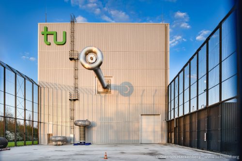 HGÜ-Testzentrum Dortmund - Hallenfront. Foto Dietrich Hackenberg