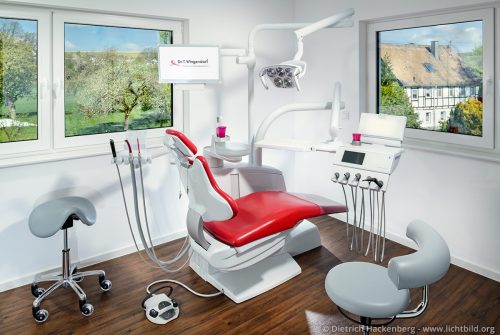 Behandlungszimmer —Zahnarztpraxis Dr. Thomas Wingendorf Grevenbrück.